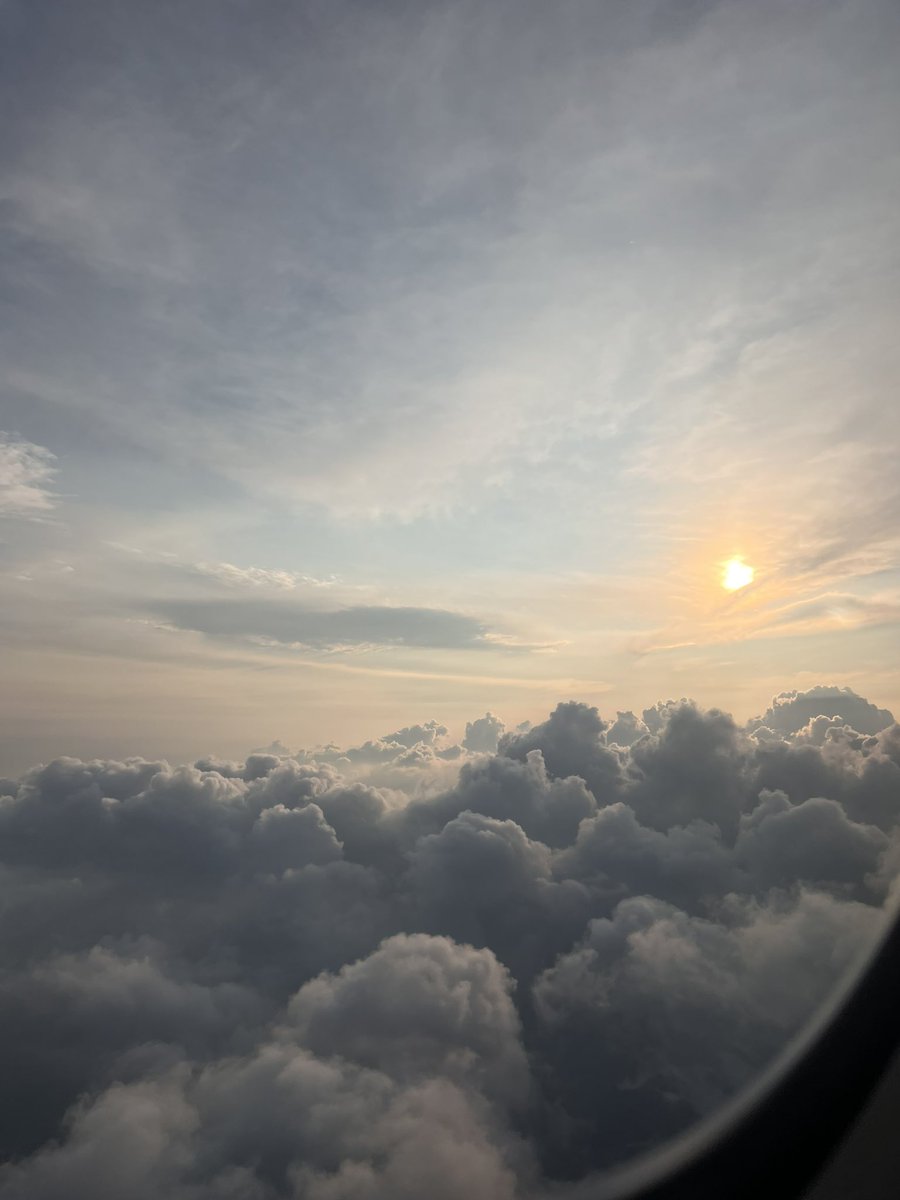 DAE_yumm's tweet photo. i really take some of the best sky pictures https://t.co/IIfr1IVHpX