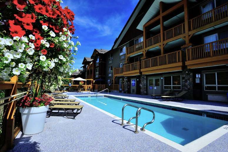 We're expecting a hot summer! ☀️

If you're staying at Pemberton Valley Lodge, you're in luck. Our large outdoor pool is the ultimate place to cool off, relax, and enjoy the views. 🙌🏊🏔️

#Pool #PembyLife #PembertonBC #PembertonValleyLodge #SeatoSky #Whistler