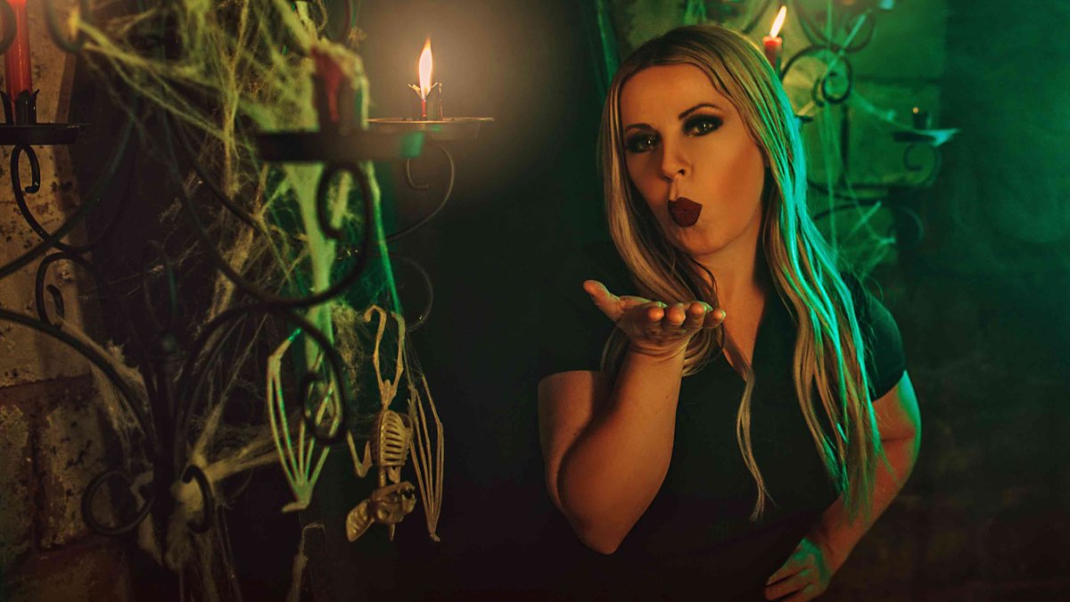 Drop in on <a href="/Dropout_ca/">DropoutEntertainment</a> for a review of new #Apricity <a href="/Apricity1music/">Apricity</a> single 'Allison Wonderland', a "twisted pop rock fantasy" exploring a love story gone awry ~ tinyurl.com/apricity-dropo… <a href="/BlazedRTs/">Blazed</a>