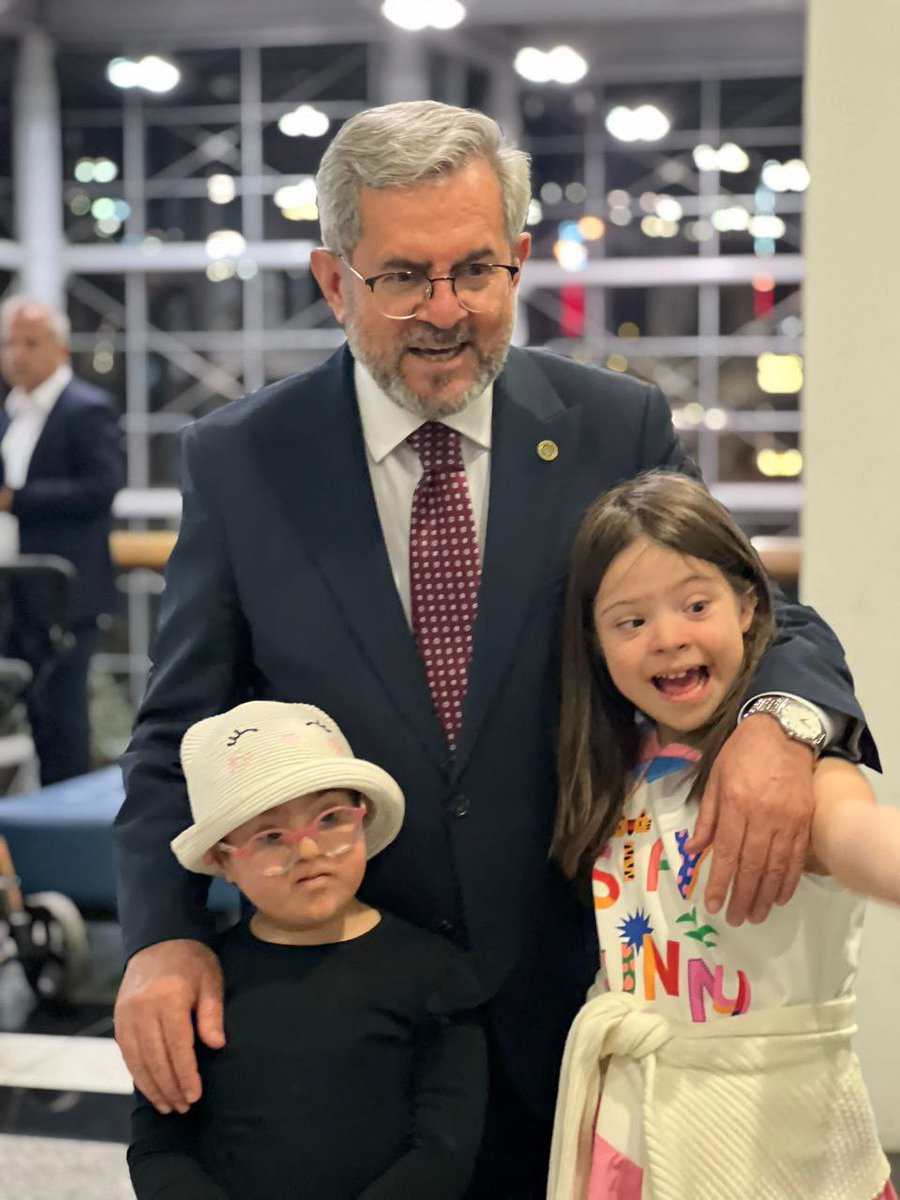 Nezaket Zehra ve Hiranur.
#DownSendromlularCandır