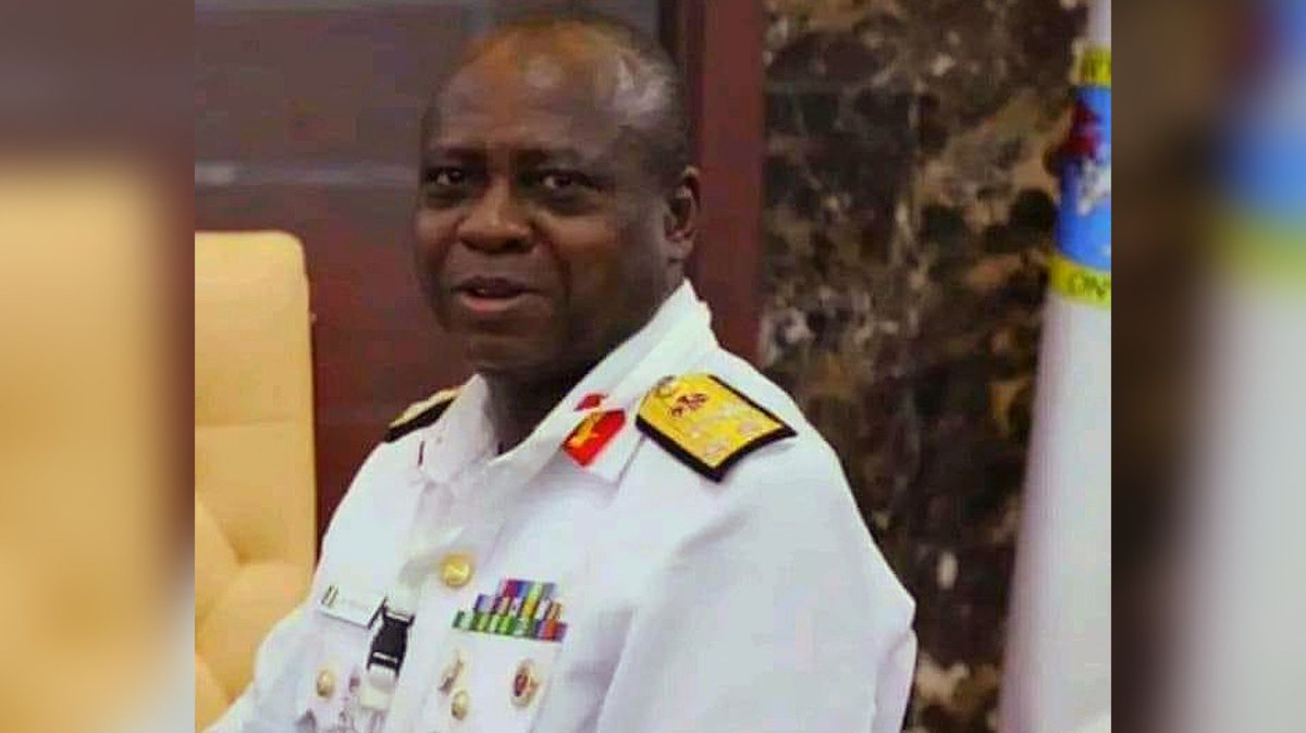 📸▪️The Intimidating Profile of the newly appointed Navy Chief, #RADM Emmanuel Ogalla | #NwokeukwuMascot

Who is from Enugu state, Rear Admiral EMMANUEL IKECHUKWU OGALLA NN/1725. #NewNavyChief #NGA #Naija #NaijaNews 

Read More: nwokeukwumascot.com/2023/06/the-in…