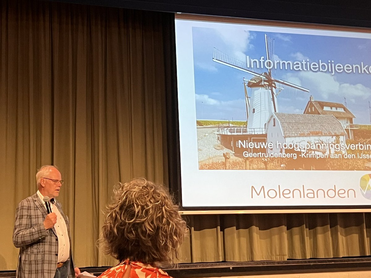 annemarlin's tweet photo. Vanavond bij de info avond over het nieuwe hoogspanningstrace dat mogelijk over #Molenlanden gaat lopen. 
De wethouder roept inwoners op om een zienswijze in te dienen bij de landelijke overheid. Meer info: https://t.co/0mtckpGLQf. https://t.co/rUTK0i1GzC