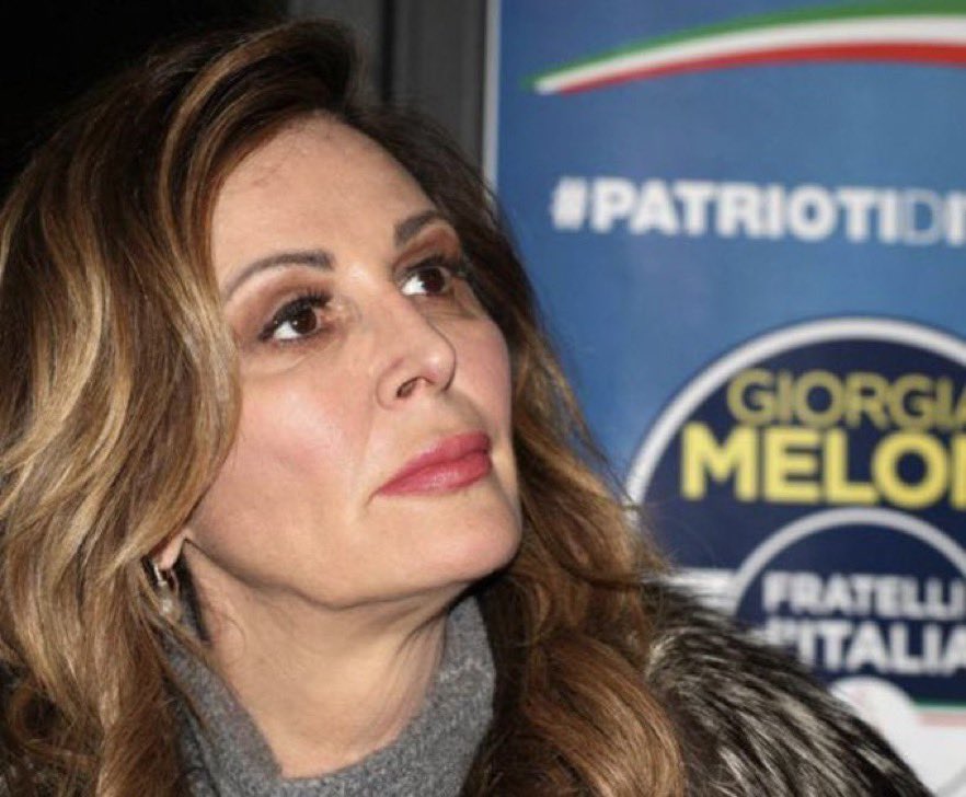 pisto_gol's tweet photo. #Report è un programma socialmente utile, che ci mostra come siamo: ministri della Repubblica che fanno fallire le aziende e non versano il tfr ai dipendenti, amministratori delegati che non fanno gli interessi delle aziende che amministrano, manager dagli stipendi milionari che speculano sulla sicurezza di tutti. Ogni volta #Report è un pugno nello stomaco, ogni volta ti lascia dentro una sensazione di disgusto e vergogna.