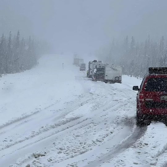 A view of HWY 40, North of Hinton Alberta today…

Parts of the Idaho and Montana border had snowfall today as well.
#wildfire #canada 
📷 @maciver13