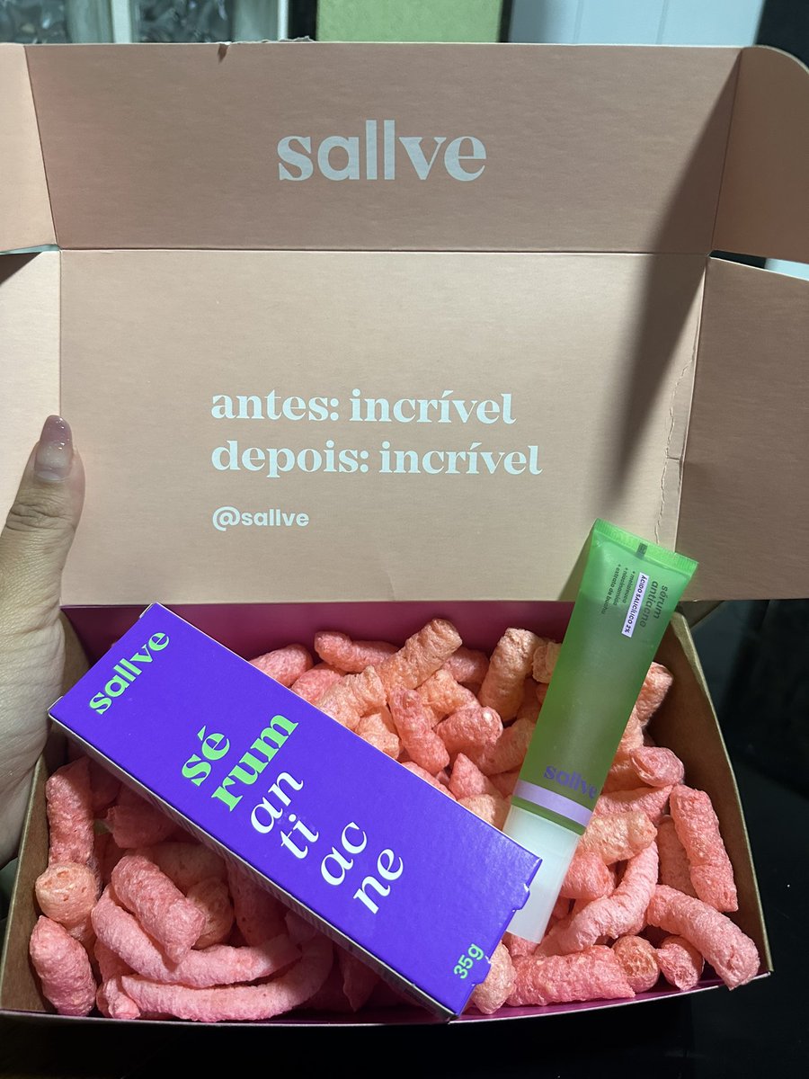 paulagferraz's tweet photo. Eu não fui notada pela @sallve não né ??? Meu Assessor é o melhor 😍 @Rhaonnysoares https://t.co/bD7WSPkeWL