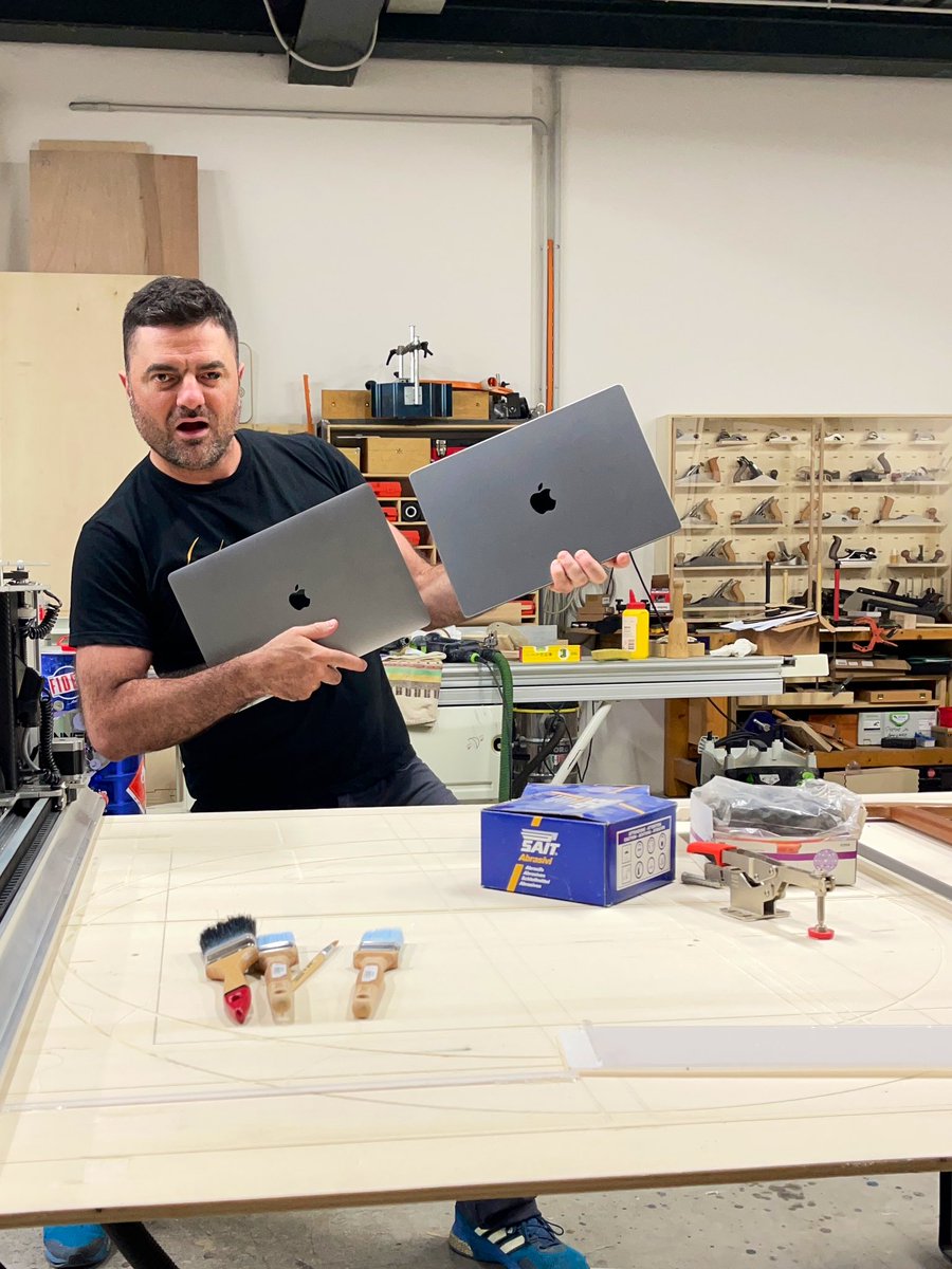 esseakka_lab's tweet image. Tempo fa uno mi ha scritto un commento sotto ad un video sul mio canale YT. 
“Non si può vedere un falegname con un Mac” 
E infatti, caro stronzo, ne ho due. 
E il secondo é un M2 Max 16” 64Gb. Tanto per avere una macchinetta da editing. 😂
#macbookpro16 #Apple #M2Max