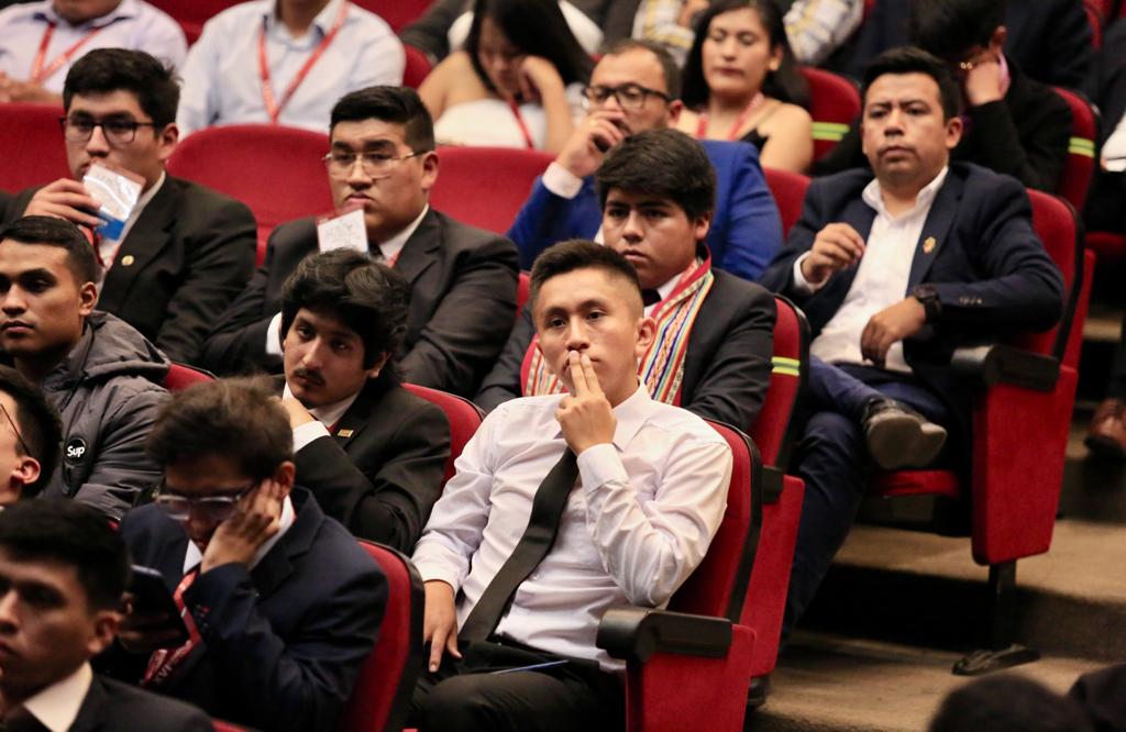 MinemPeru's tweet photo. Viceministro de Minas del #MINEM, Jaime Chávez-Riva, participó en la inauguración del XVI Congreso Nacional de Estudiantes de Ingeniería - #CONEIMIN, con alumnos de la carrera de ingeniería de minas así como delegaciones internacionales procedentes de países vecinos. https://t.co/pH47HcBtex