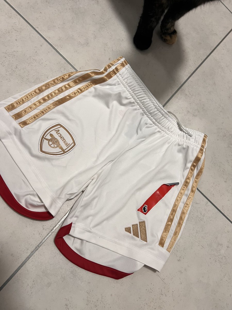 DaveM72's tweet photo. @Arsenal Please could you tell he where to contact regarding a football kit I bought recently from your website! It was for my sons birthday! One wash in on a 30 degree wash and the number 7 has peeled off! He is so upset! Thankyou.. https://t.co/G8EuZtUGGl