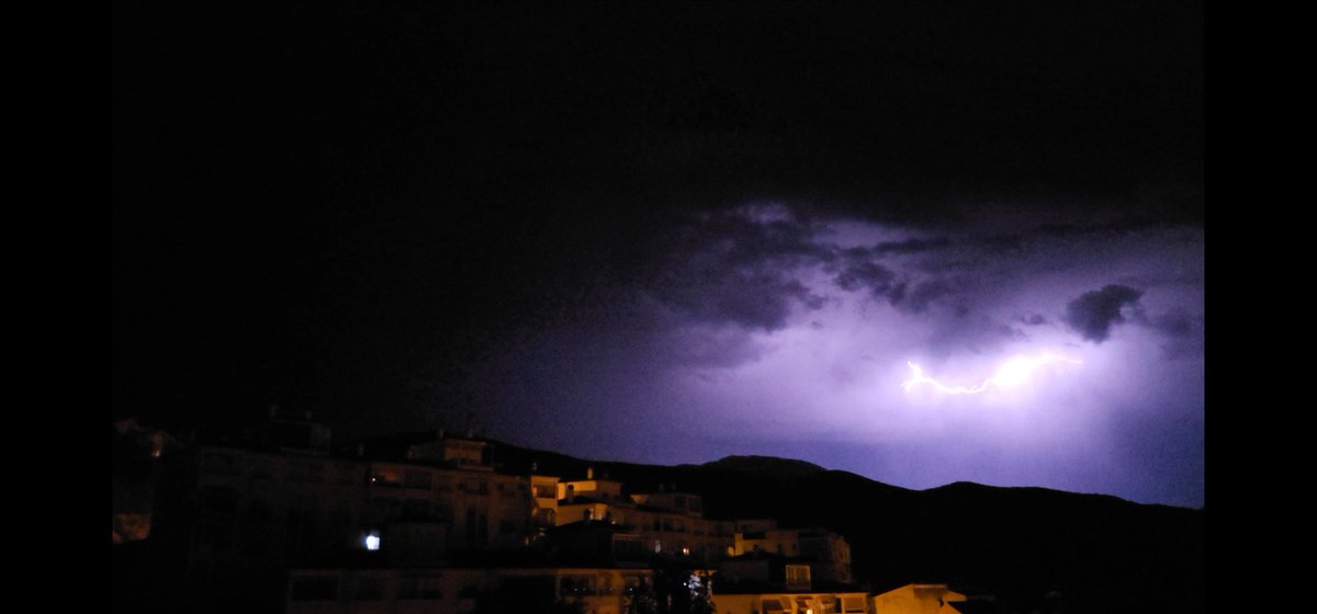 #tormenta nocturna se ha presentado. Imágenes desde Cenes de la Vega.
