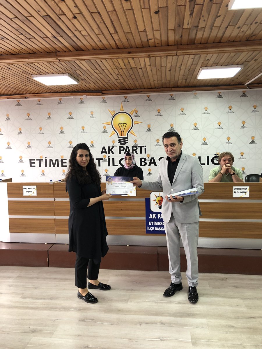 aketimesgut06's tweet photo. Cumhurbaşkanımız Sayın Recep Tayyip Erdoğan’ın öncülüğünde Türkiye Yüzyılı’nı inşa etmek için omuz omuza yürüyen " TÜRKİYE YÜZYILI'nın MİMARLARINDAN "
olan değerli teşkilat mensuplarımıza şükranlarımızı bir borç biliriz. @hakanhanozcan  @hakanarol @BskFuatYildirim https://t.co/5jPpkaVH6N