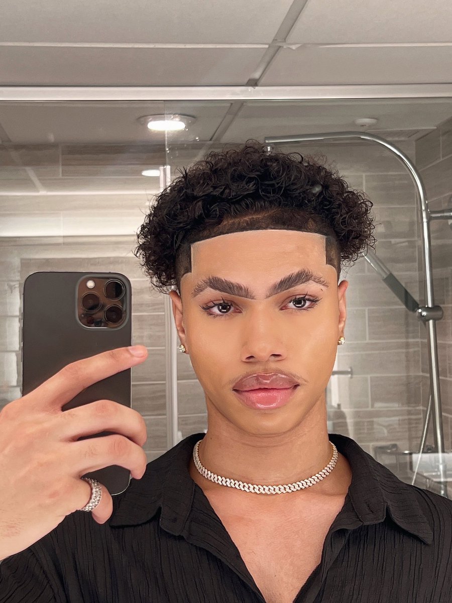 𝑀𝓇. 𝒟𝑒𝓋𝑒𝓇𝒶𝓊𝓍 ♕ tweet media