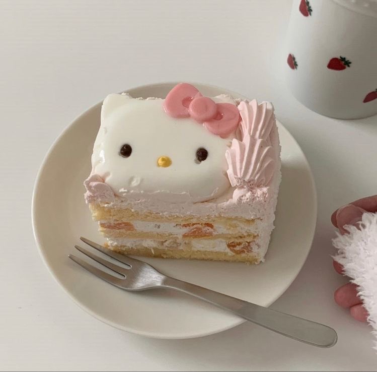 look at this hello kitty cake omg