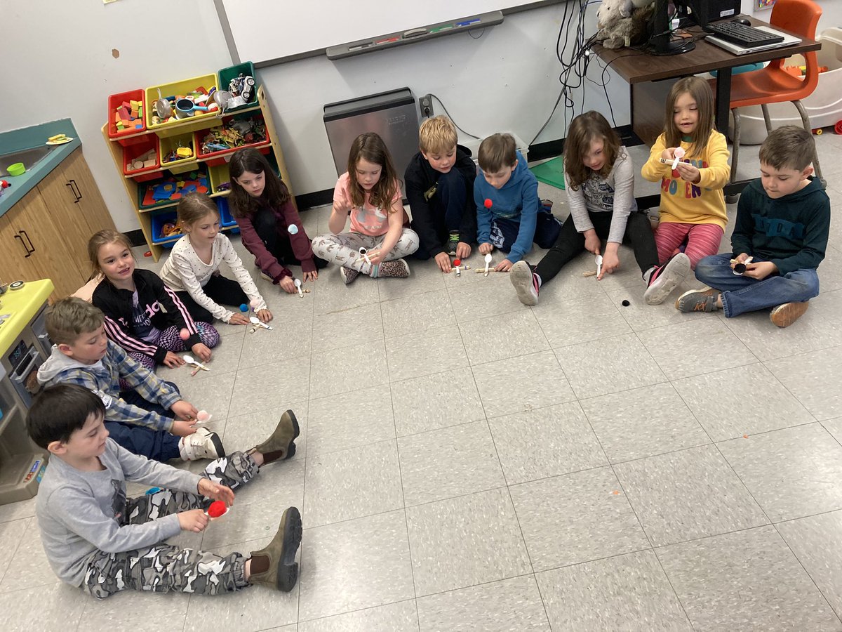 MsYoungSHA's tweet image. Popsicle stick catapults on a rainy Friday! @SHA_NL @LetsTalkScience