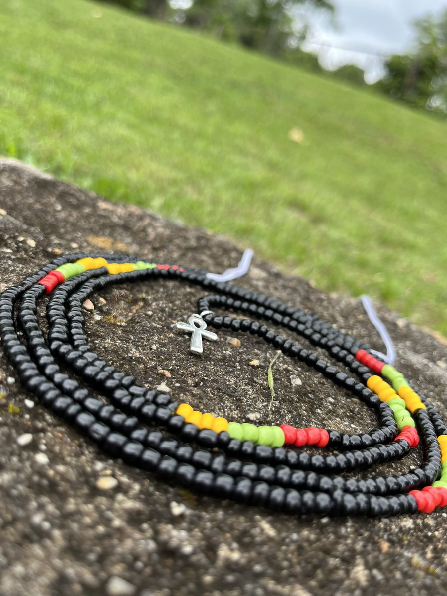 tyteyana_j's tweet photo. In honor of Juneteenth, I’ve decided to make an anklet and waistbead set including colors that are associated with the Pan-African flag. ❤️💚🖤✊🏾

The Pan-African flag is a representation of liberation and the contributions that black Americans have made to history. https://t.co/EtVilLH9gp