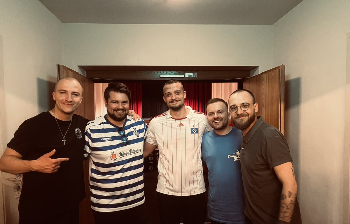 Alexgn96's tweet image. Vielen Dank an @BrudiVoeller @levins0hn @GamerBr0ski für den coolen Abend 😊