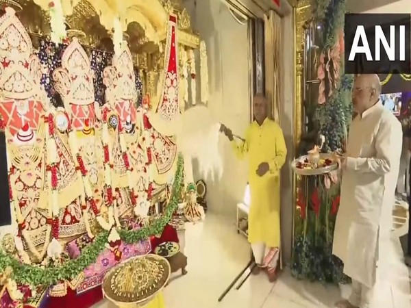 Gujarat: Amit Shah participates in 'Mangla Aarti' at Jagannath temple ahead of 'Rath Yatra'

Read @ANI Story | aninews.in/news/national/…
#AmitShah #Gujarat #RathYatra #JagannathRathYatra