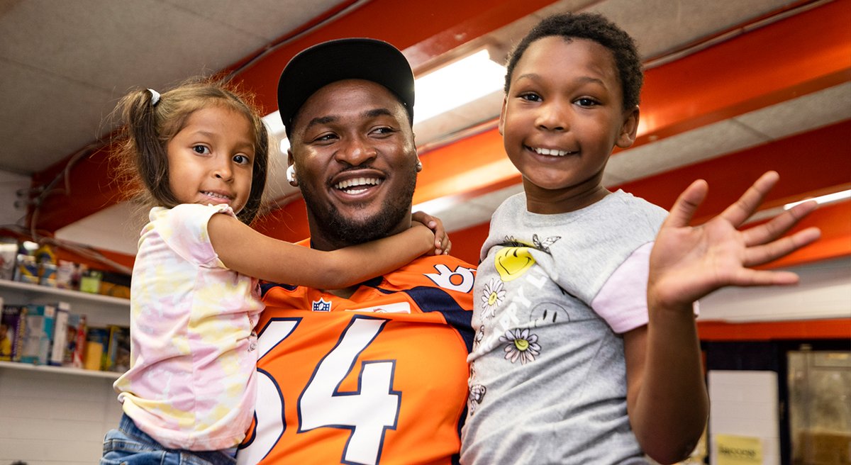 Broncos rookies were joined by Owner Carrie Walton Penner at the Broncos @BGCMetroDenver Club for its #Juneteenth celebration! 👏 📸's » bit.ly/3PledrQ