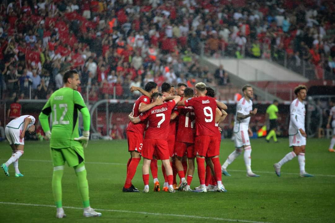 Abitipek2's tweet photo. Avrupa 2024 Şampiyonası Eleme maçında Samsun’da Galler’i 2-0 yenerek grubunda liderliğini sürdüren A Milli Futbol Takımımızı tebrik ediyor ve başarılarının devamını diliyorum.🇹🇷 https://t.co/MtXoIfnkgj