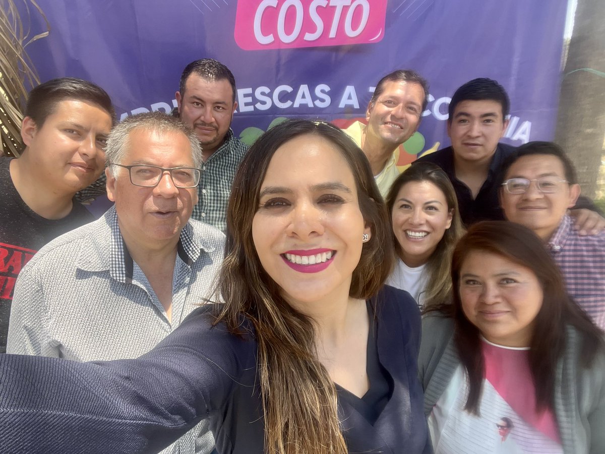 CaroBeauregard's tweet photo. #YoSíRegreso y cumplo con la palabra empeñada.

Gracias a comerciantes conscientes y comprometidos, podemos ofrecer frutas y verduras #AlCosto a quienes más lo necesitan.

Hoy estuve en Fuentes II donde saludé a jefas de familia emocionadas y agradecidas con esta iniciativa. https://t.co/GJOMWZPl3w