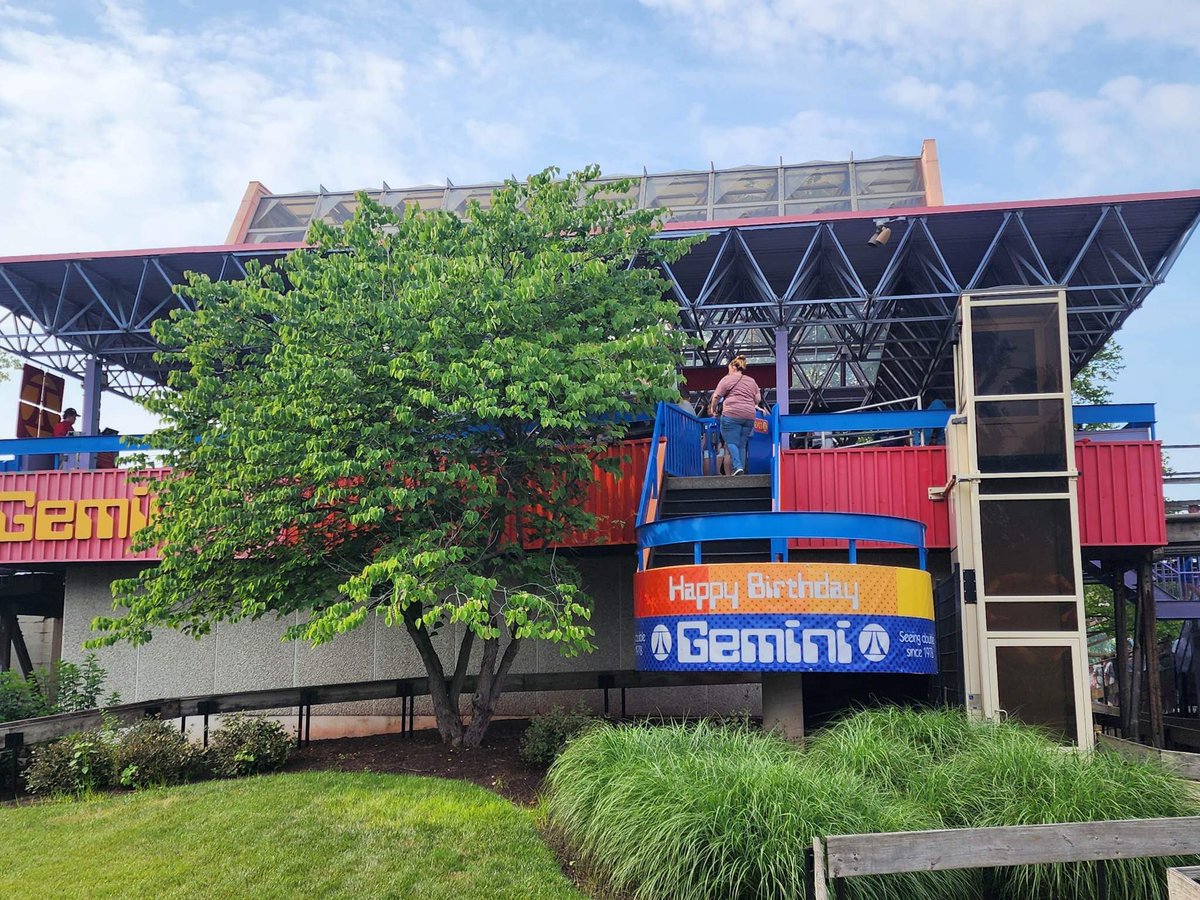 FUNFoodBlog's tweet image. Love the new birthday banner for Gemini! #CedarPoint
See which other attractions share the same anniversary: cpfoodblog.com/cedar-fair-att…