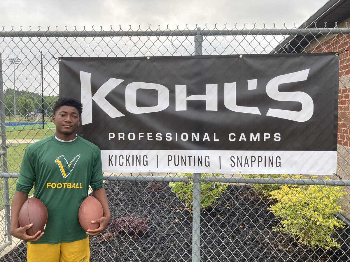 Had a great time at @KohlsSnapping football camp. Got some good work in, learned a lot, and improved from @Coach_Casper. @TheValley_FB