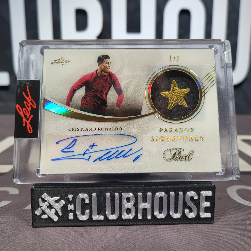 Big ol Hittie alert!!! Massive Ronaldo #1of1 patch auto from @leaftradingcards 
.
.
#TheHobby #PSA #sportscards #tradingcards #ClubhouseBreaks #groupbreaks #ShowYourHits #BIGHitties #Portugal #soccer #uefa