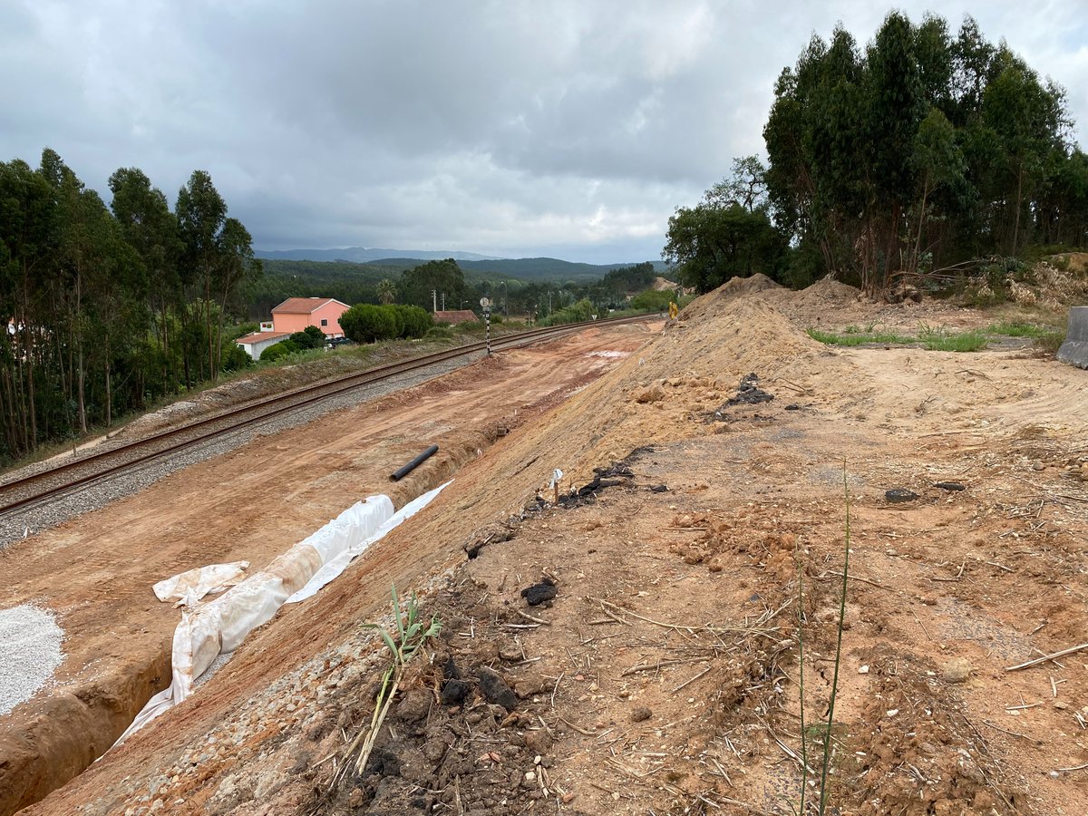pmmrcosta's tweet image. Variante e retificação do troço Outeiro - Ramalhal (Torres Vedras).
Modernização e electrificação da linha do Oeste, troço Torres Vedras a Caldas da Rainha.
#comboios #linhadooeste #ferrovia