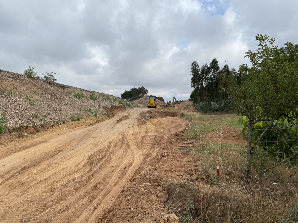 pmmrcosta's tweet image. Variante e retificação do troço Outeiro - Ramalhal (Torres Vedras).
Modernização e electrificação da linha do Oeste, troço Torres Vedras a Caldas da Rainha.
#comboios #linhadooeste #ferrovia