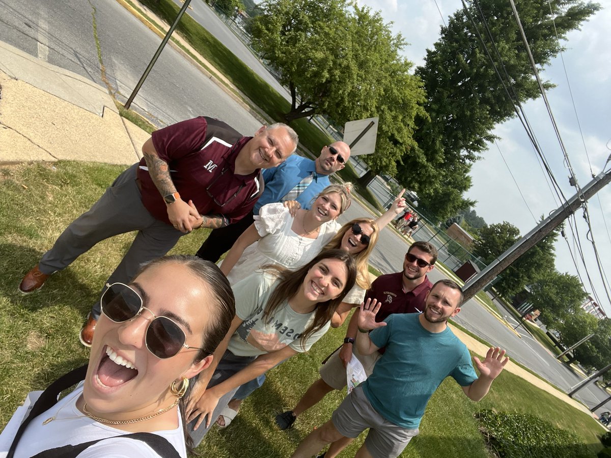JanemarieMckay's tweet image. These @AlbrightTExpL Educators went on a scavenger hunt today to get well acquainted with the beautiful @AlbrightCollege campus as they prepare for their upcoming summer sessions with students from all over Berks County. #TExpL #Collaboration #SummerLearning 📚💡