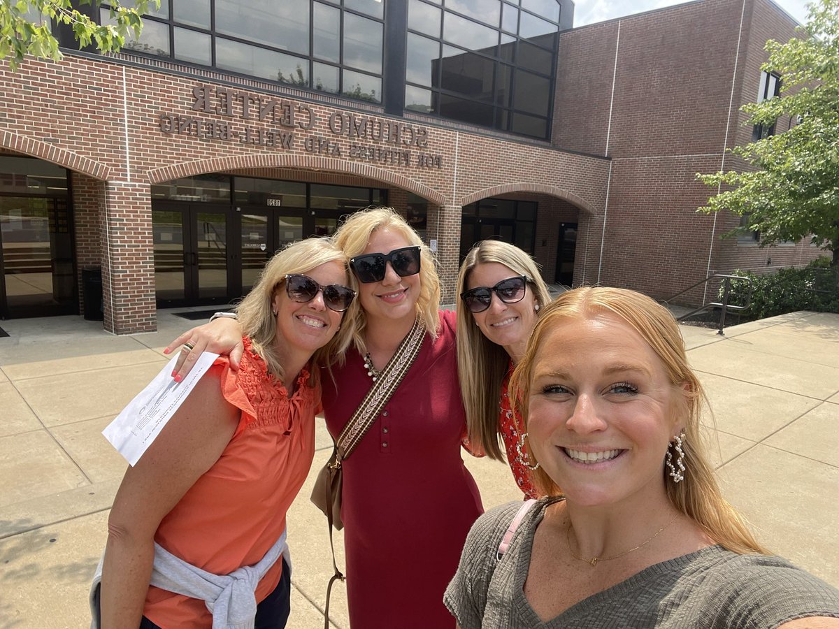 JanemarieMckay's tweet image. These @AlbrightTExpL Educators went on a scavenger hunt today to get well acquainted with the beautiful @AlbrightCollege campus as they prepare for their upcoming summer sessions with students from all over Berks County. #TExpL #Collaboration #SummerLearning 📚💡