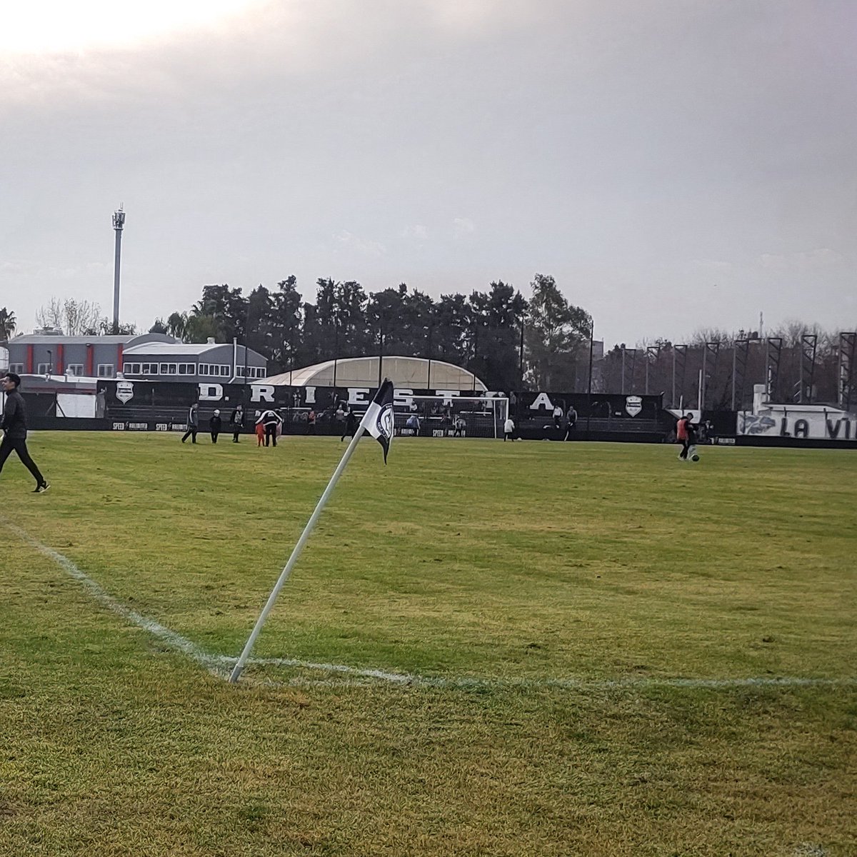 groundspotters's tweet photo. Tie between @prensariestra and @qacoficial for Primera Nacional at Guillermo Laza stadium.
#riestra #deportivoriestra #malevos #vamosmalevos #somospompeya #qac #quilmes #quilmesac #cervecero #cerveceros #unidos #groundspotters #groundhopping https://t.co/V9mDD8UVGd