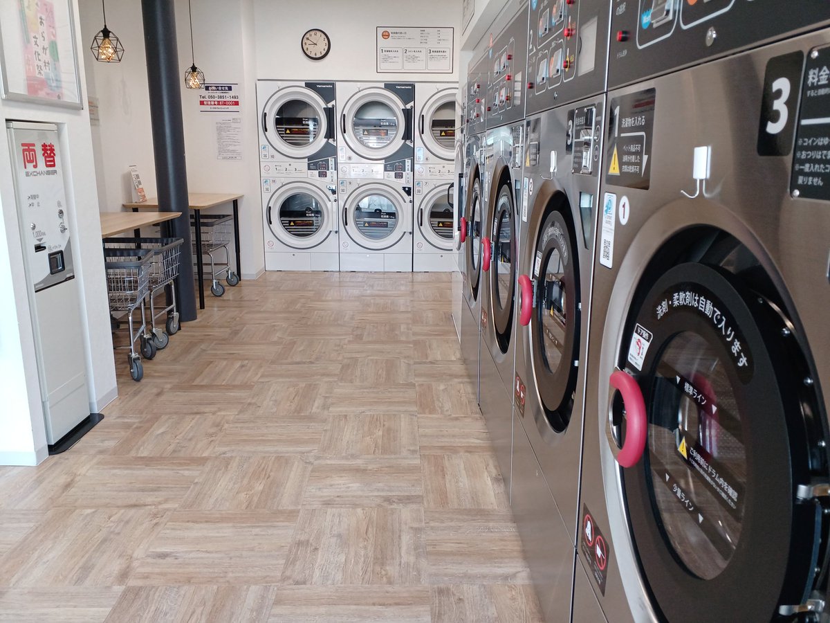 羽毛布団を洗ったお客様がフワフワになったと喜んでいました。やはり大型乾燥機はいいですね。 もちろんダニ退治も完璧です。 #コインランドリー  #トータルウォッシュニック #布団洗濯 #布団乾燥 #ダニ退治