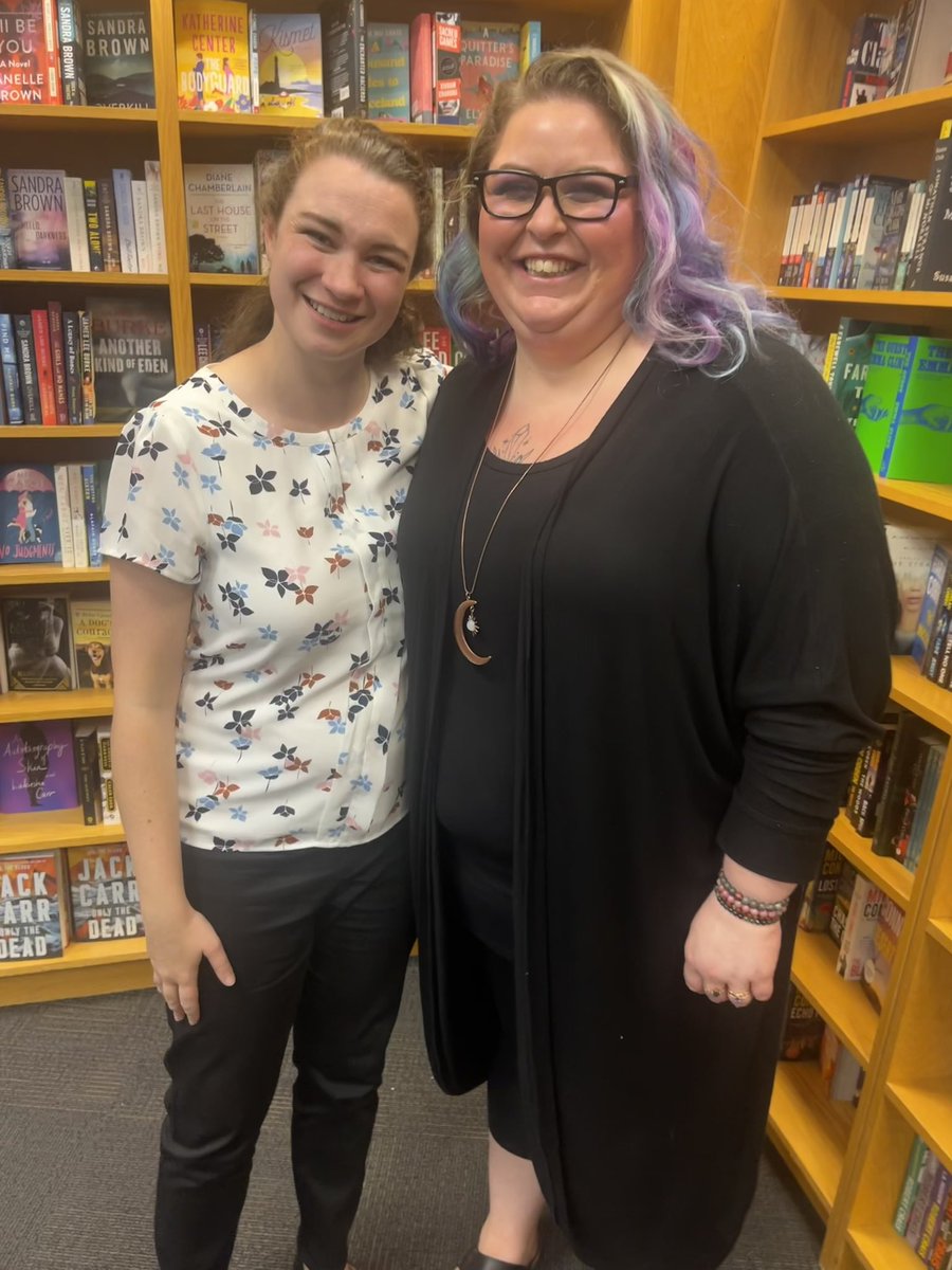 cogill2007's tweet photo. It was such a pleasure to meet you @darcyauthor ! Thank you for signing my copy of Carrow Haunt, &amp; thank you for your new book! You have made my year 

@booksamillion #horrorbooks #reader #darcycoates https://t.co/EzajkTAKUE