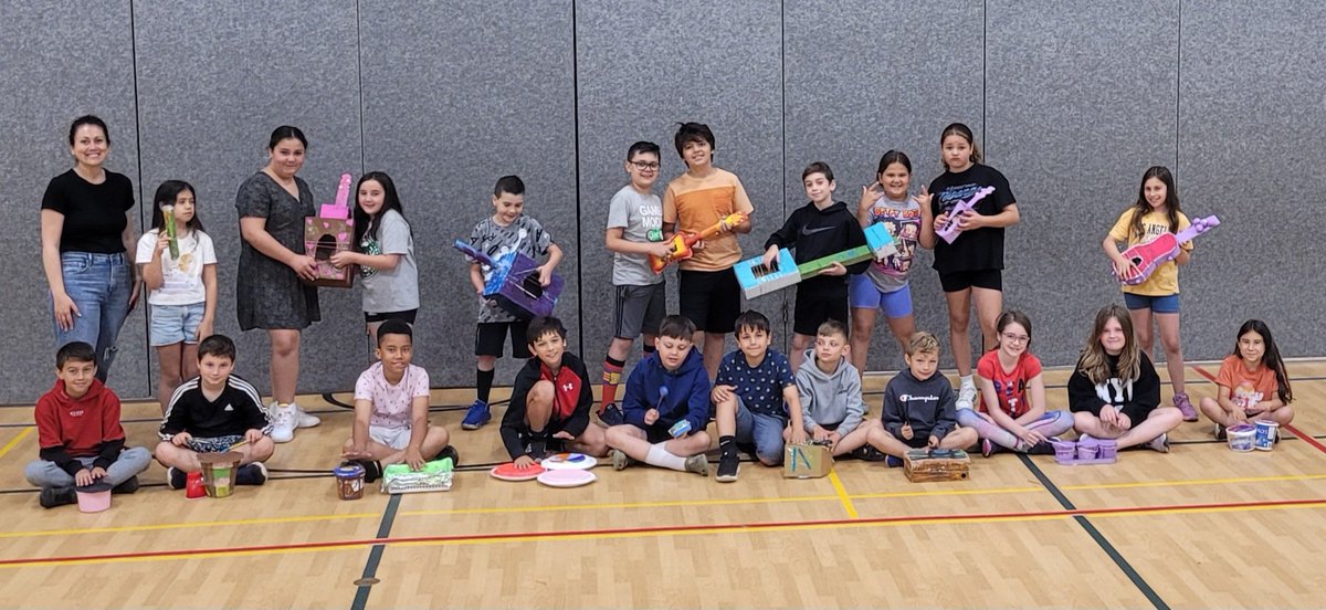 SRacco's tweet photo. We had so much fun learning about the properties of sound and making our own musical instruments to create sound. Check out our grade 4 rock band @svdptiger! https://t.co/T8Z1K1TGnK