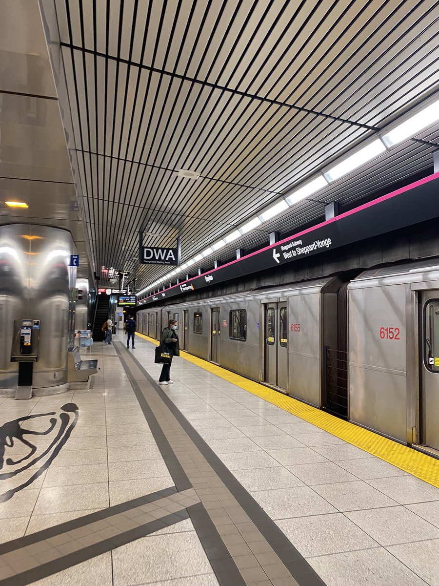 SDadebrtupdates's tweet photo. toronto subway appreciation post https://t.co/njeCVKfjrP