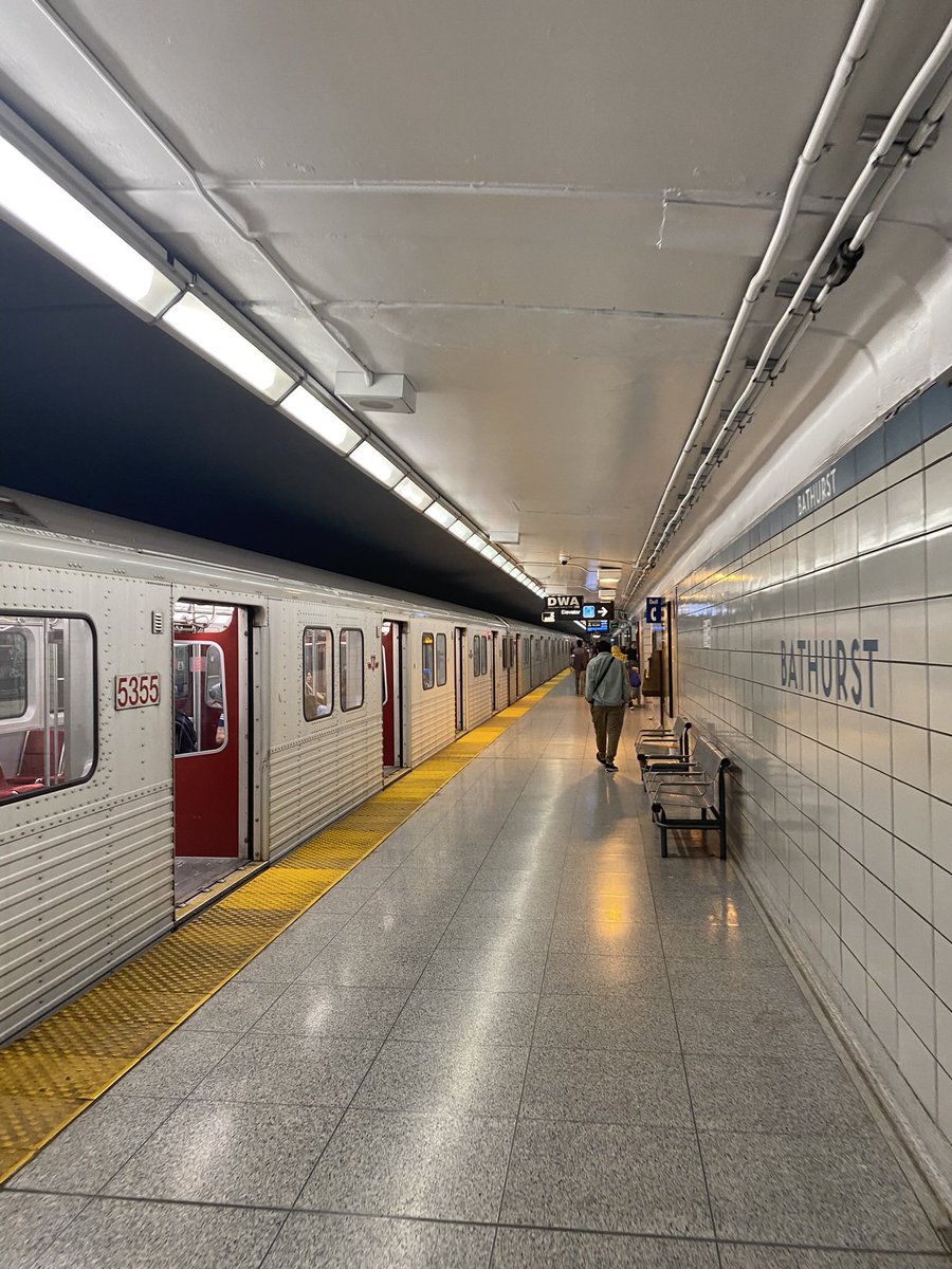 SDadebrtupdates's tweet photo. toronto subway appreciation post https://t.co/njeCVKfjrP
