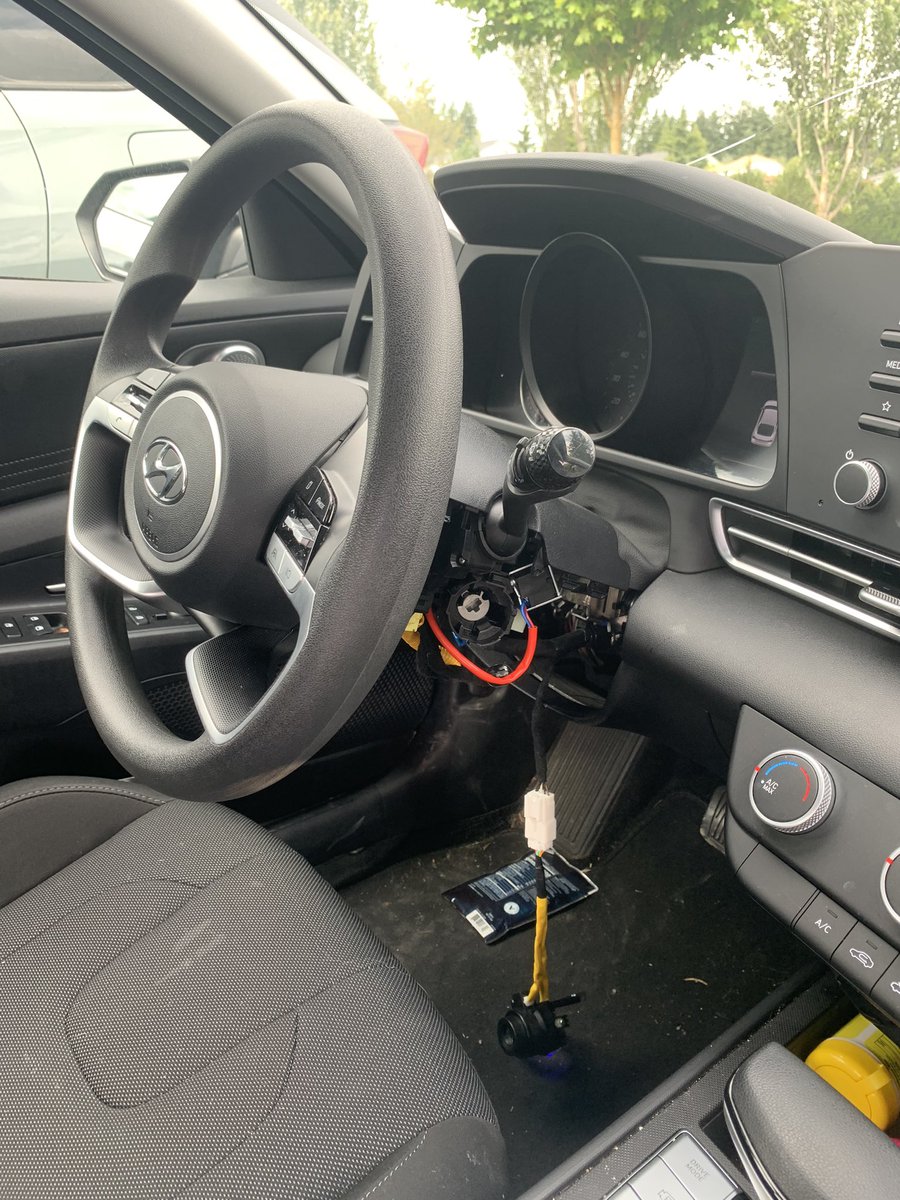 jadierrivera66's tweet photo. If you’ve thought about getting a KIA or a Hyundai let me make the choice easy for you. My car has been stolen 2 times since May because of their faulty security system. 🖕🏼 @Hyundai @Kia https://t.co/TNAlLqbHiI
