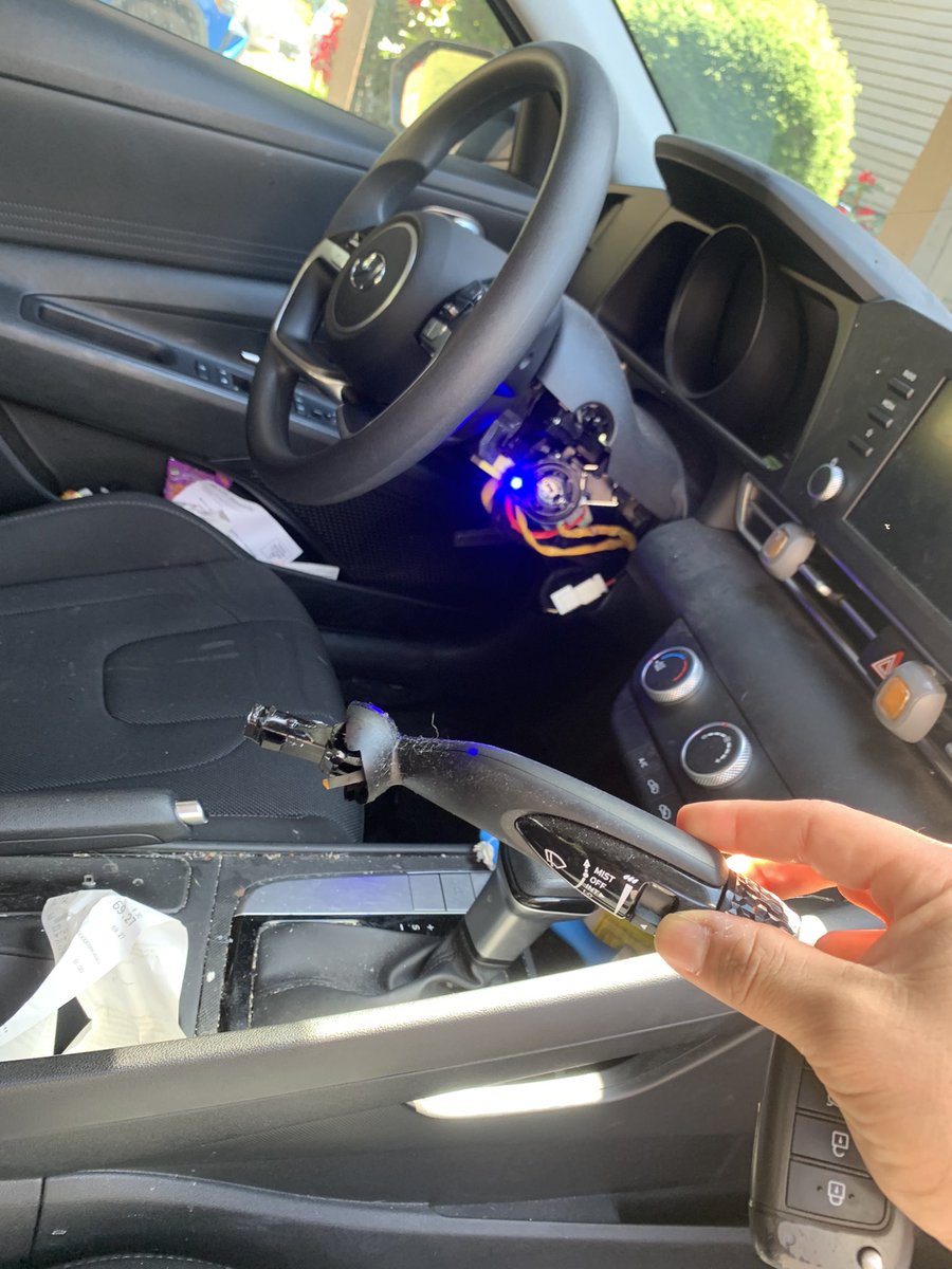 jadierrivera66's tweet photo. If you’ve thought about getting a KIA or a Hyundai let me make the choice easy for you. My car has been stolen 2 times since May because of their faulty security system. 🖕🏼 @Hyundai @Kia https://t.co/TNAlLqbHiI