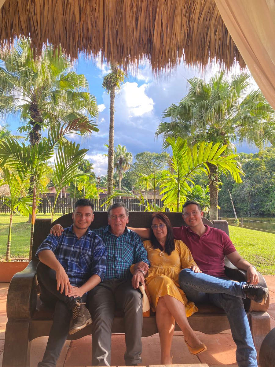 tibabuzo_daniel's tweet photo. Celebrando el dia del padre :) https://t.co/HcBPRZXSda