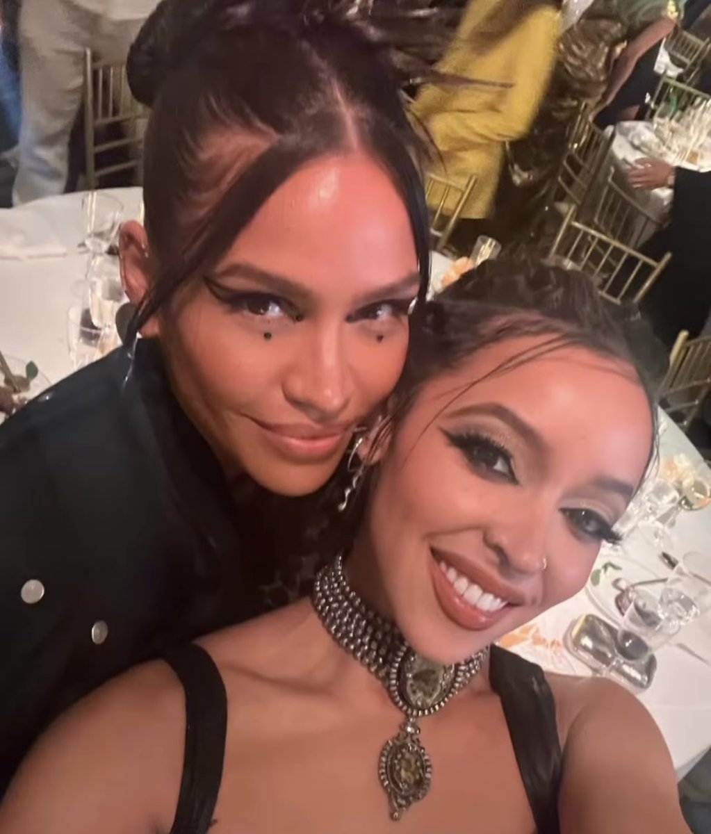 planit333's tweet photo. Still waiting on the SOS DELUXE
Before we feel comfortable working on more FRANKŻÄ tracks
thinking of jumping back into ONASHE
Sounds #mixtape #cassie #theboys #nicki #onashe #tinashe #concept https://t.co/Q7j8c4FIuo