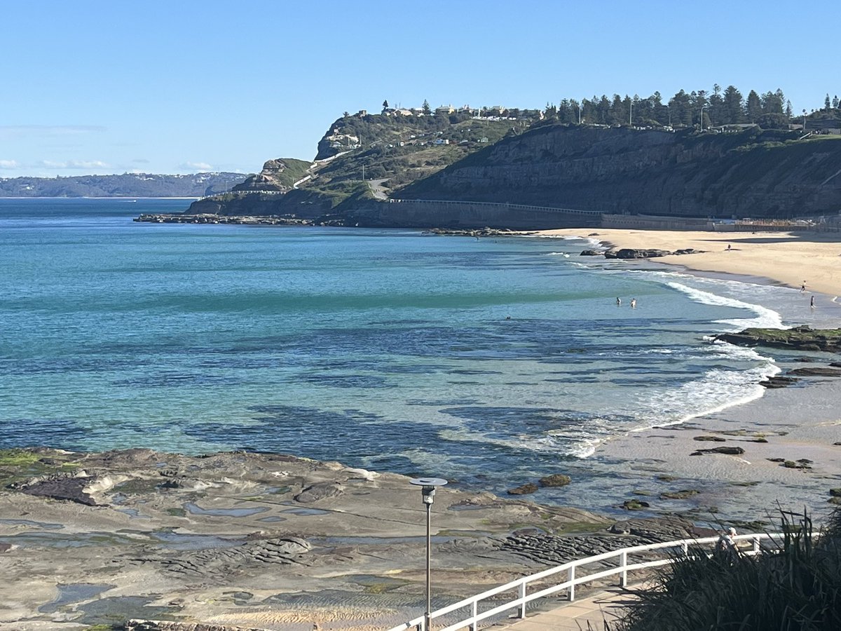 LynneHealth's tweet image. Wellness take 5 tip of the week!! 
1: take a walk in nature - 2: breathe in the fresh air - 3: set an intention - 4: eat some fresh fruit 🍉- 5: drink some water 💧 take 5 - it’s a pathway to wellness!! #livetothrive