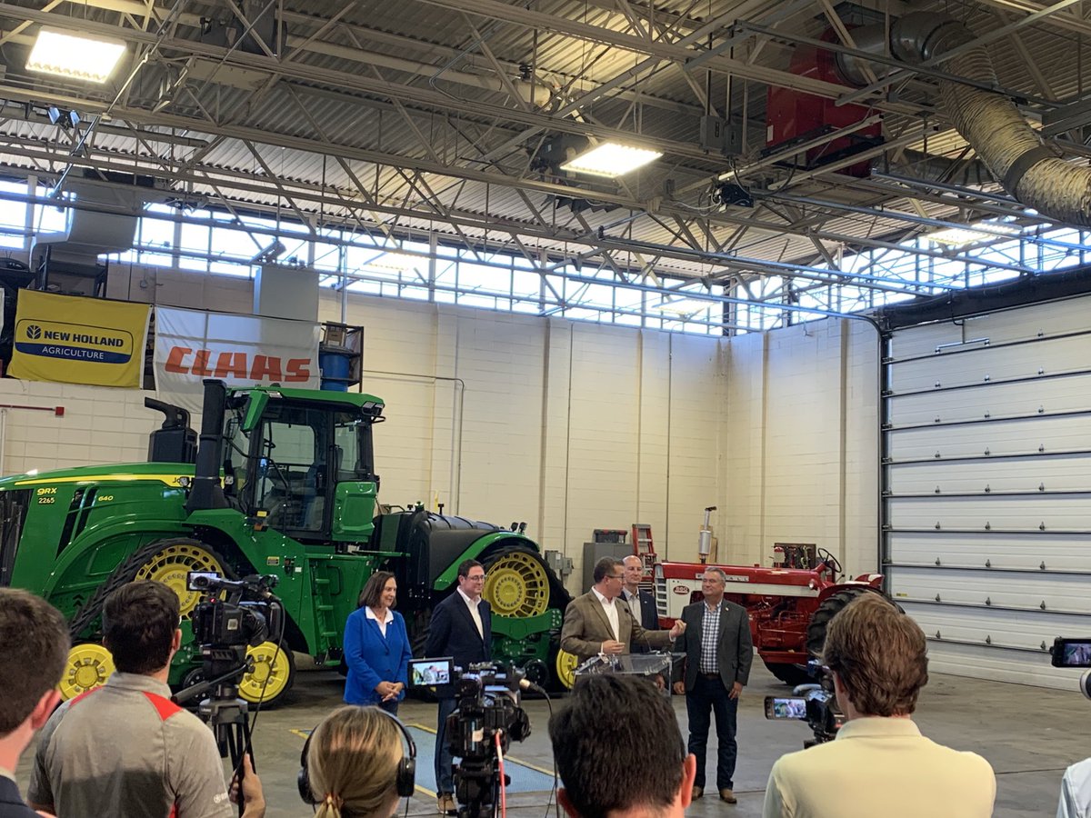 nebr_matt's tweet photo. A pleasure to host ⁦@SenatorFischer⁩ ⁦@PeteRicketts⁩ @USRepMikeFlood⁩ ⁦@RepDonBacon⁩ ⁦⁦@RepAdrianSmith⁩ on ⁦⁦@UNLincoln⁩ campus to discuss ⁦Farm Bill priorities. Thank you Nebraska delegation for your strong support of agriculture! https://t.co/0CbigBYLVR