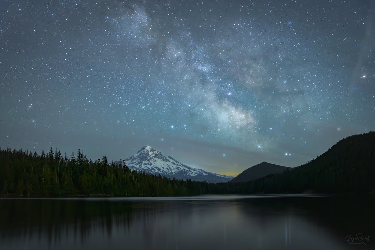 I spent a couple of hours sitting on the shore of Lost Lake the other night #oregon #lostlake #lake #night #nightphotography #Astrophotography #milkyway #stars #MountHood #MtHood #photography
