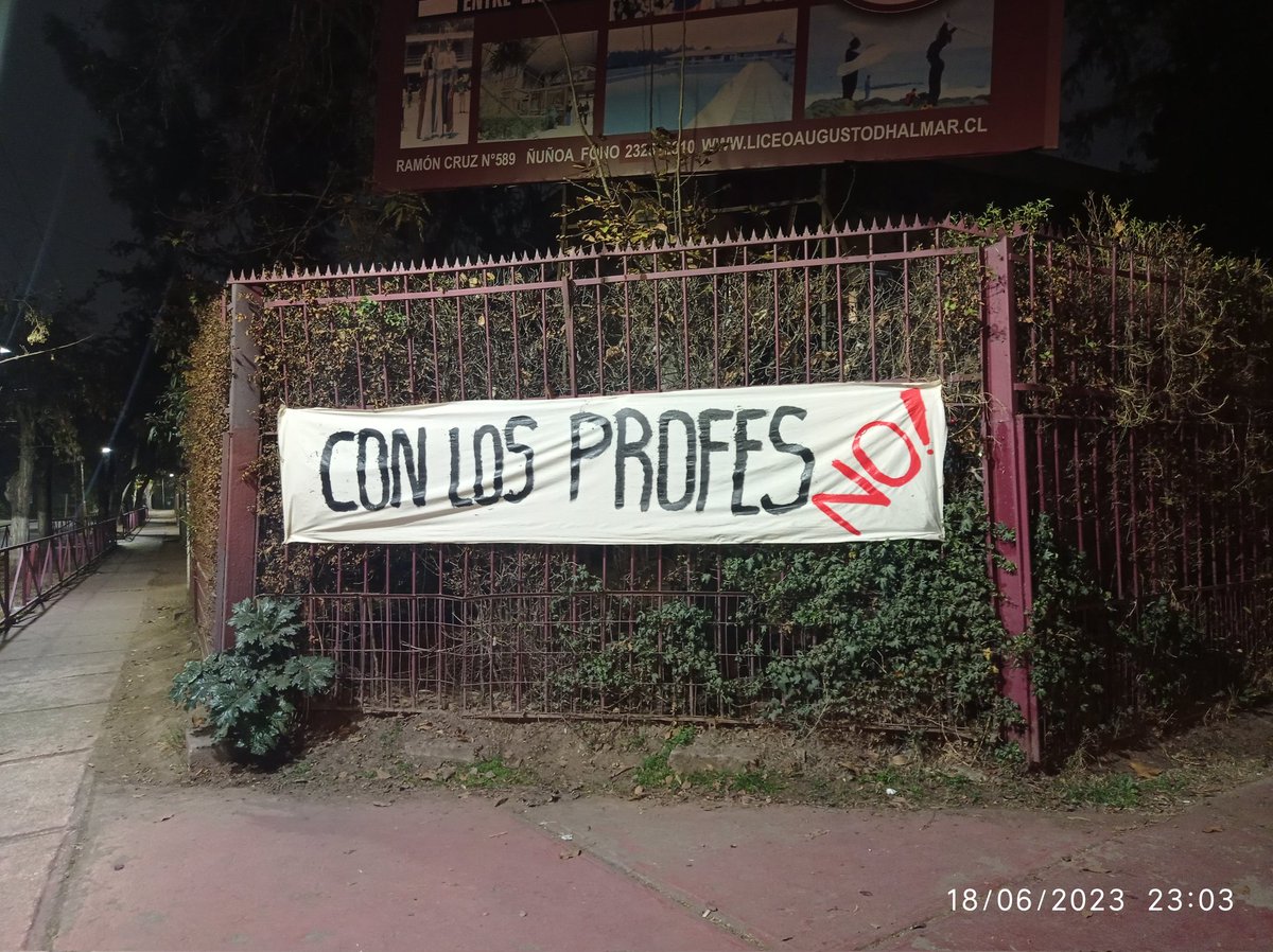 informandotoo's tweet photo. Quien podría imaginar el mejor de Chile #LiceoAugustoDHalmar con resultados a la vista se iría a #ParoIndefinido producto de la inoperancia de #EmiliaRios y su #CorporacionNunoa y su tozudez de no querer tener una mesa de trabajo para solucionar los problemas de la comunidad https://t.co/1cQ1Gs0Bn6
