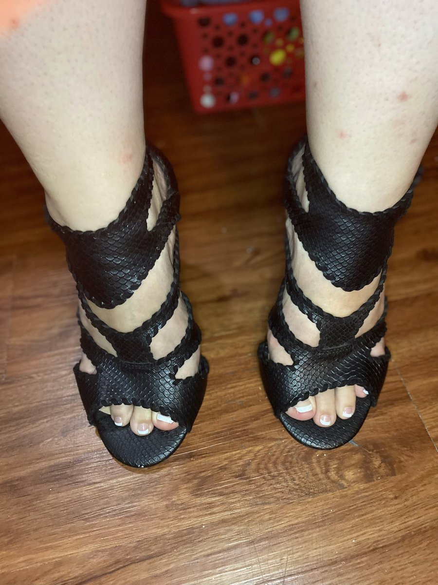 ToetallyKate's tweet photo. Who loves heels?? 👠 
#feet_lover #feet_pic #feetcontent #heels #bbw #bbwlover #footgoddess https://t.co/uTgufjQhqx