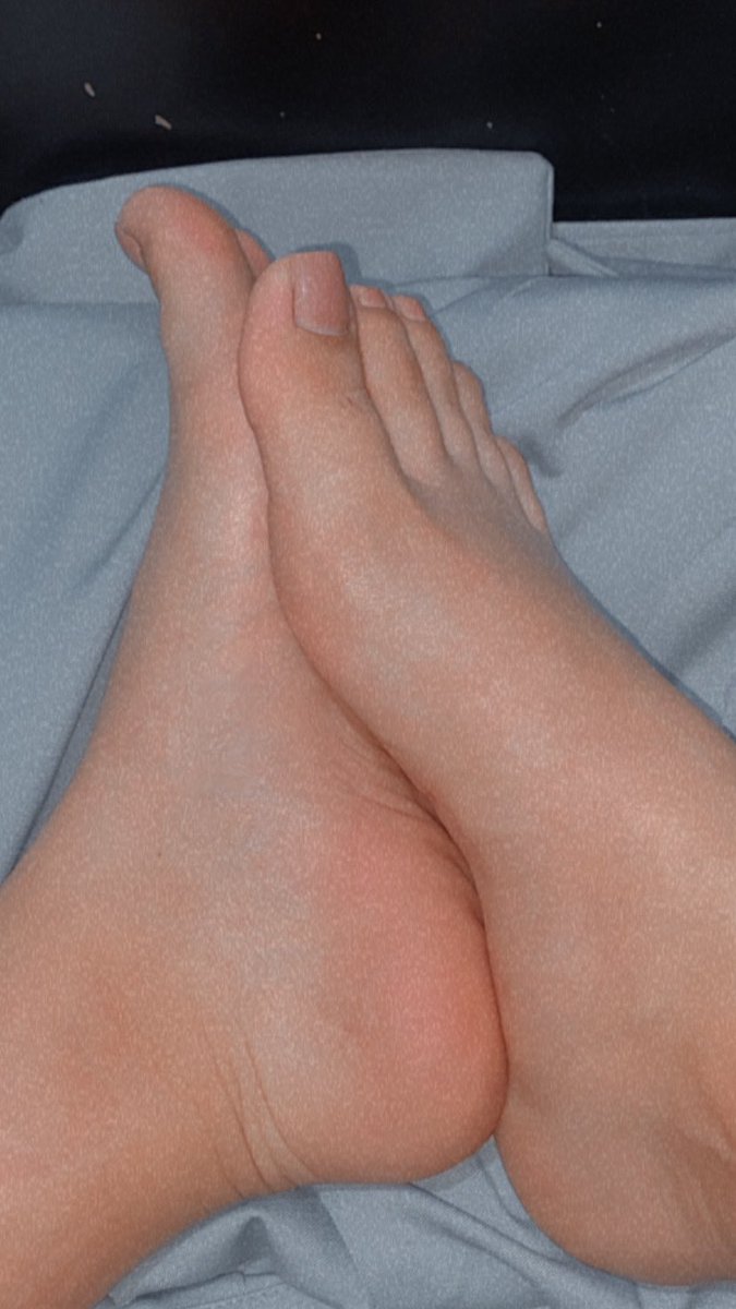 oicior25's tweet photo. #PiesBonitos #feet #feetfetiche #feetpic https://t.co/x2diK7iREI