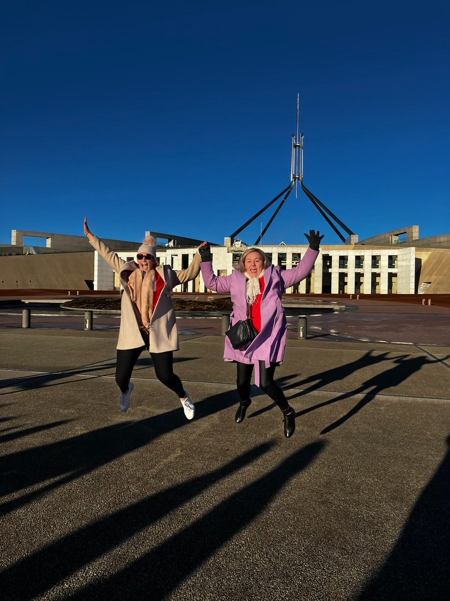 We're here to #CallOnCanberra for: increased funding for colonoscopy services, improvement in primary care awareness of #BowelCancer age bias, development of early-onset guidelines and referral pathways, lowering of the screening age from 50 to 40. #Never2Young