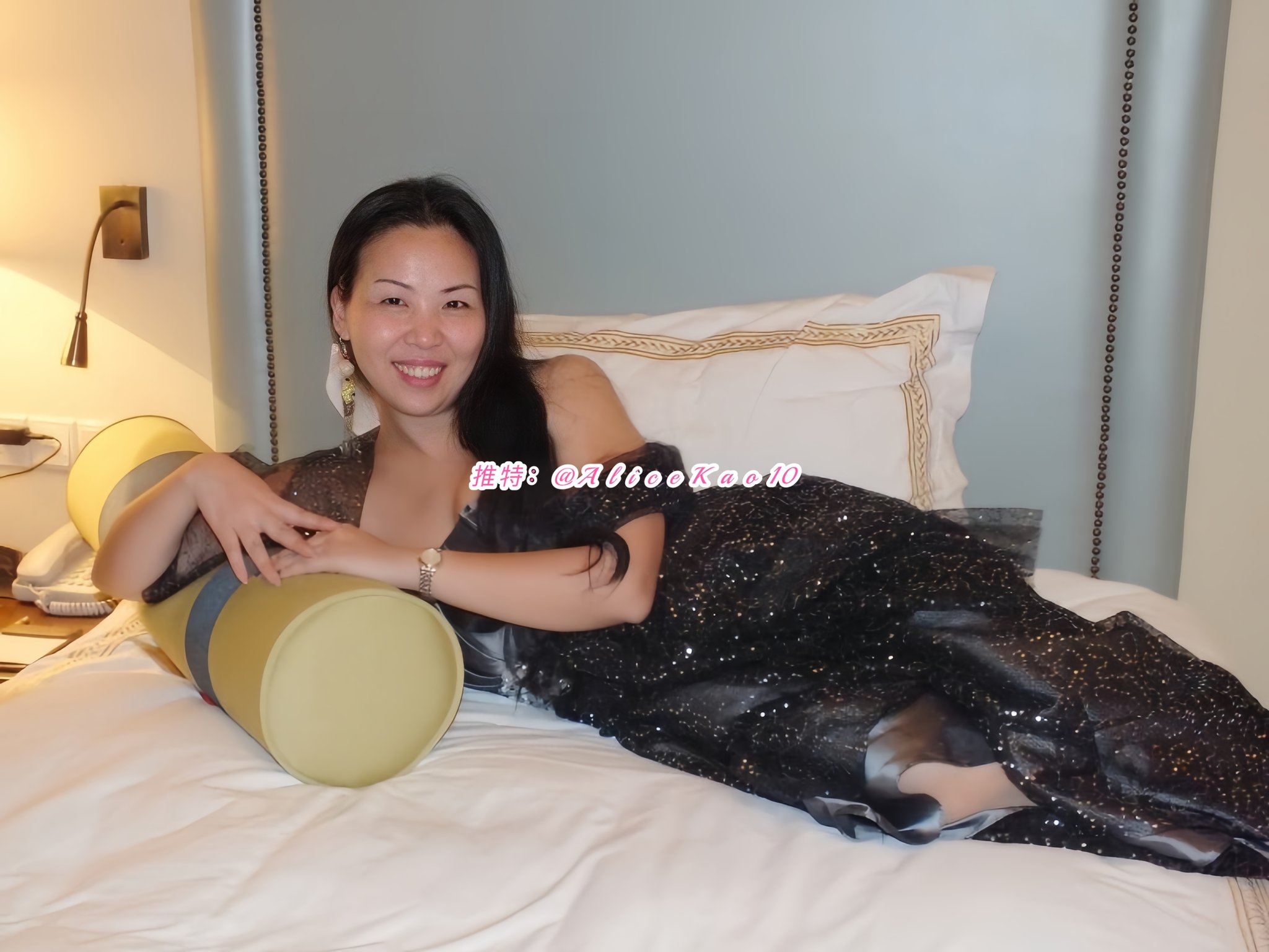 AliceKao10 on X: #投稿#熟女#骚妈【网友投稿】 t.corVG5l8vr1E  X