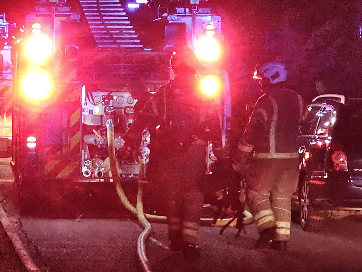 Jason__Reeve's tweet image. Emergency response to House Fire round the back of my street in Ringmer.

#Lewes #Ringmer #Sussex 
@brightonargus @BBCSussex @SussexIncidents
