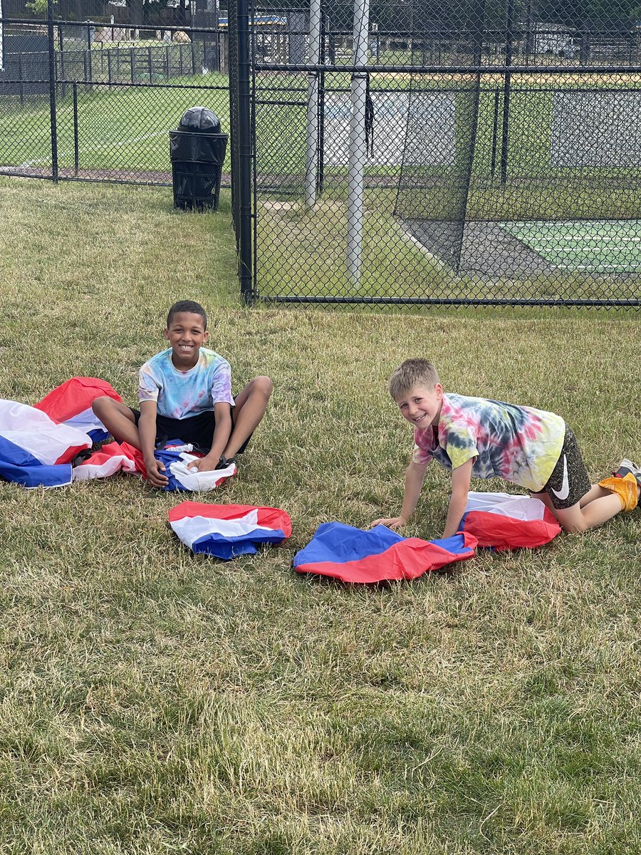 MsLeeHubbard's tweet photo. 3rd grade ss at Hubbard and Tisdale had a great time together at Finch Park. Thank you to all the wonderful volunteers for your time and for planning fun activities for us! ππ #EnhancingTheStudentExperience https://t.co/iG4ZYfr0Cm